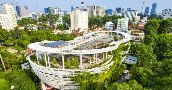 Khuôn viên thoáng đãng của Nhà văn hóa thiếu nhi TP.HCM, 169 Nam Kỳ Khởi Nghĩa